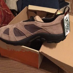 Men’s Merrell slip on shoes